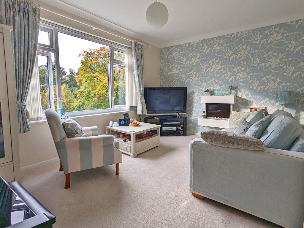 1 bed flat for sale in Sherwood Chase, Totley Brook Road S17, £130,000