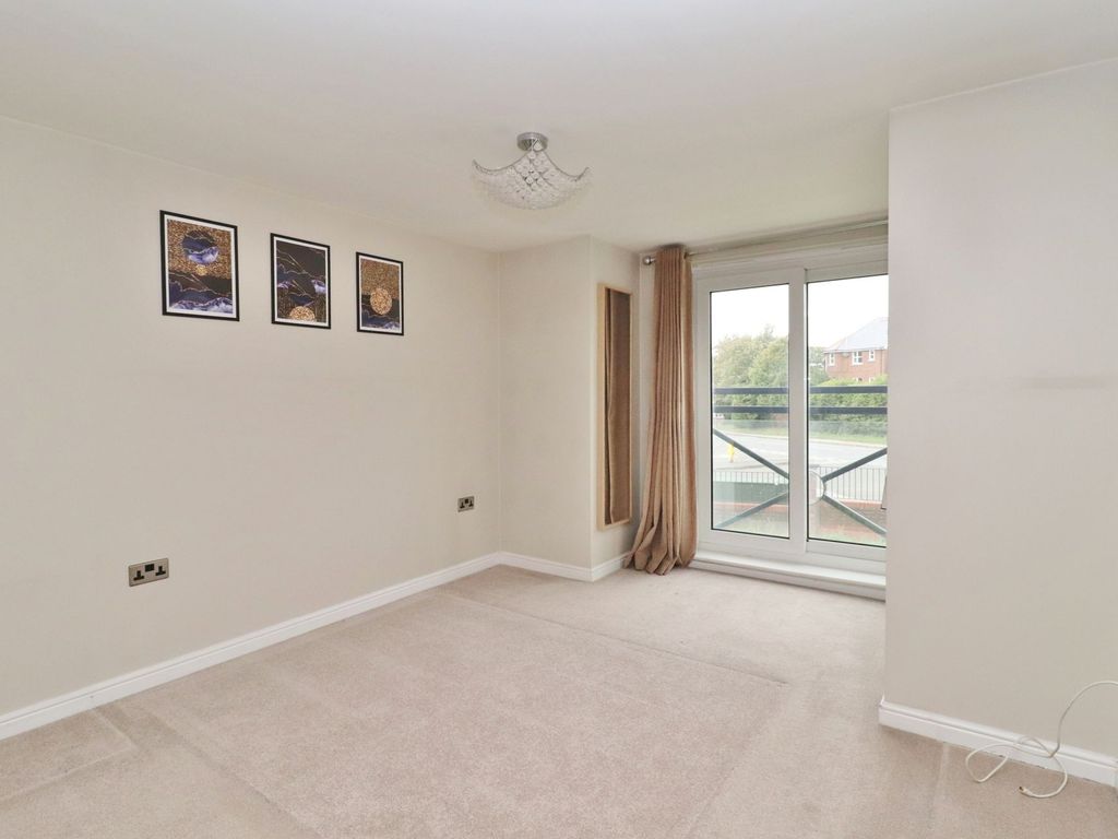 2 bed flat for sale in Chadwick Way, Hamble SO31, £90,000