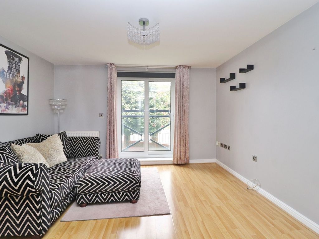 2 bed flat for sale in Chadwick Way, Hamble SO31, £90,000