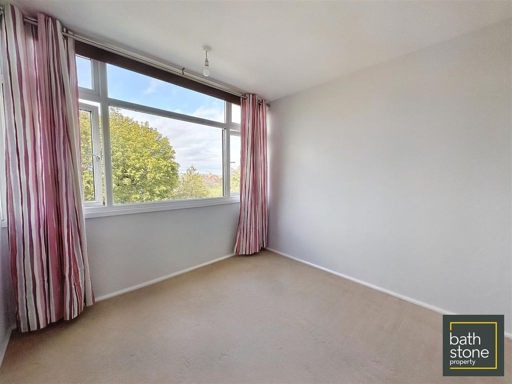 2 bed flat for sale in Midford Road, Bath BA2, £230,000