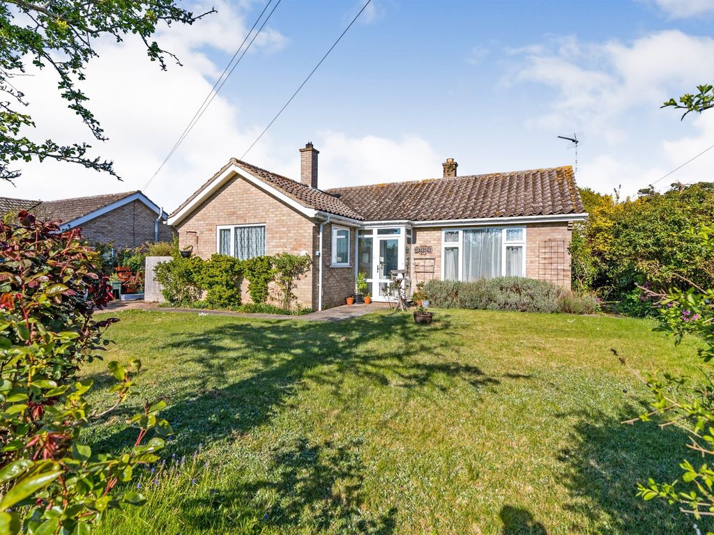 3 bed detached bungalow for sale in Sun Road, Broome, Bungay NR35, £325,000