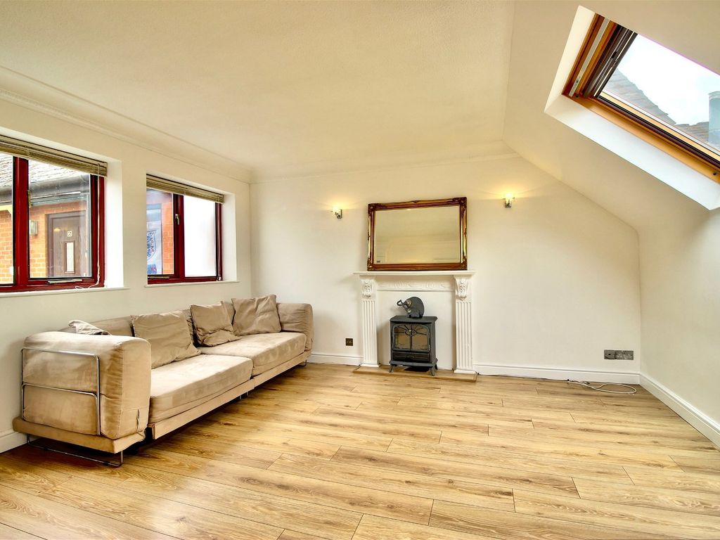 1 bed flat for sale in Avon Street, Evesham WR11, £94,000
