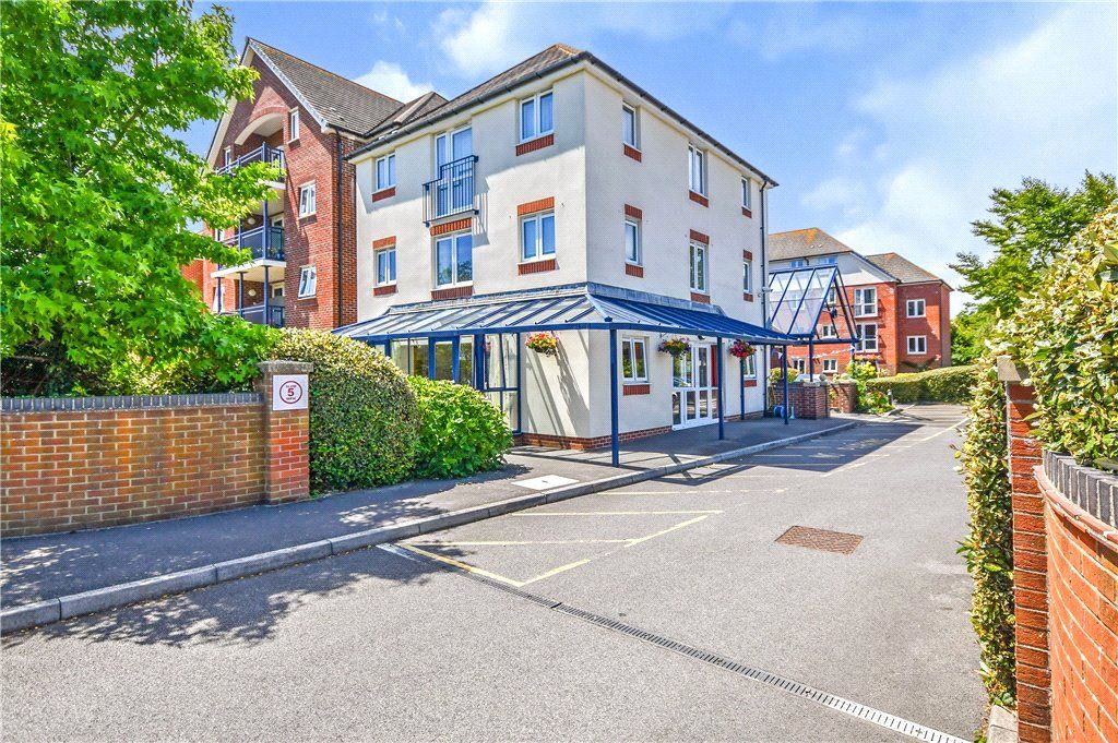 1 bed flat for sale in Stour Road, Christchurch, Dorset BH23, £165,000