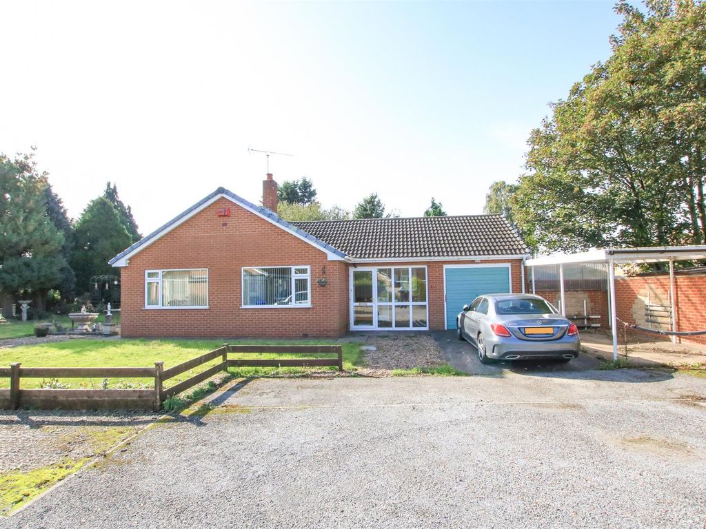 3 bed detached bungalow for sale in Mill Hill Close, Sprotbrough, Doncaster DN5, £325,000
