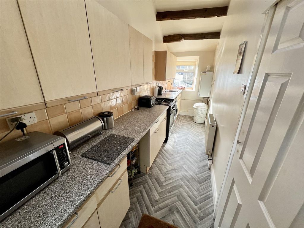 2 bed cottage for sale in Old Road, Bradford BD7, £160,000