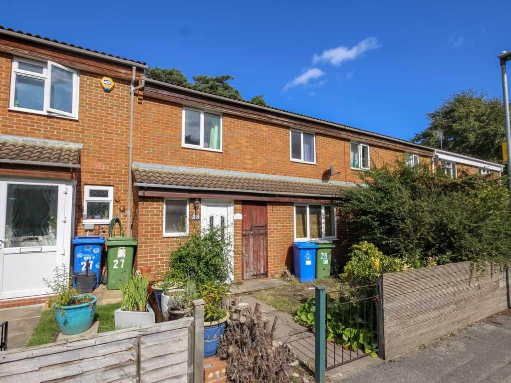 3 bed terraced house for sale in Nettlecombe, Bracknell RG12, £315,000