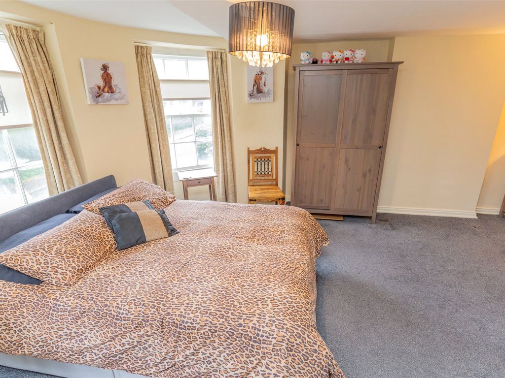2 bed flat for sale in Henbury Road, Henbury, Bristol BS10, £260,000