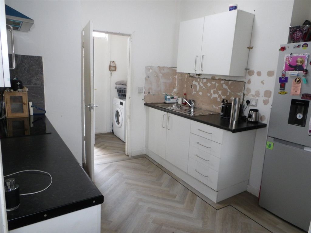 2 bed flat for sale in Rice Lane, Liverpool, Merseyside L9, £70,000