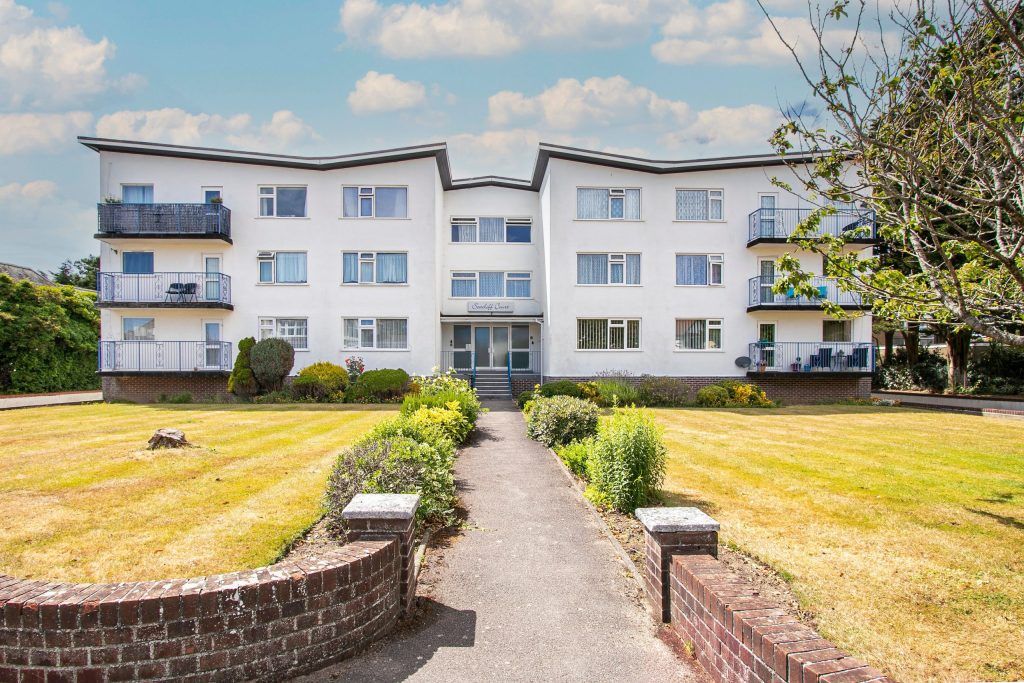 2 bed flat for sale in Clifton Road, Southbourne, Bournemouth BH6, £299,950
