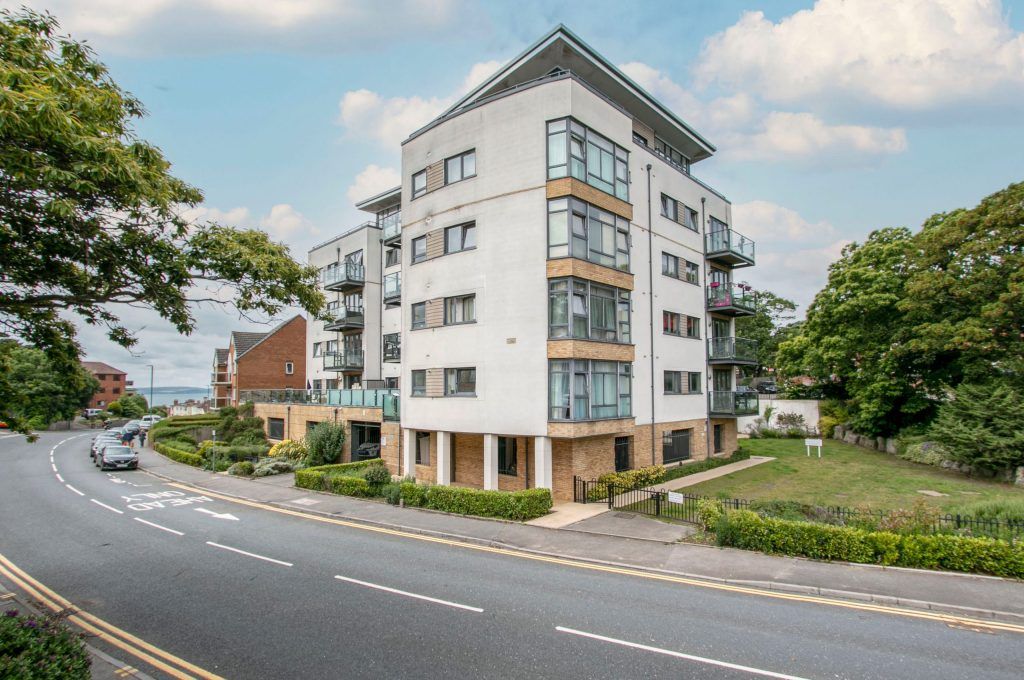 2 bed flat for sale in Sea Road, Boscombe, Bournemouth BH5, £200,000