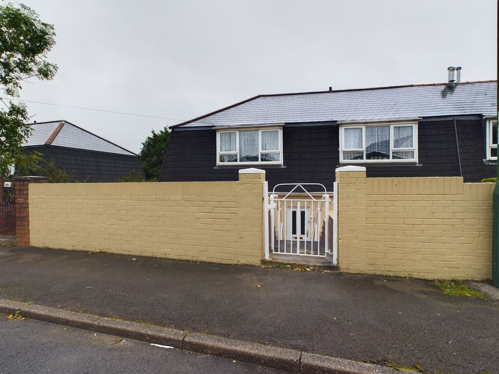 2 bed flat for sale in Brynteg Terrace, Ebbw Vale NP23, £85,000