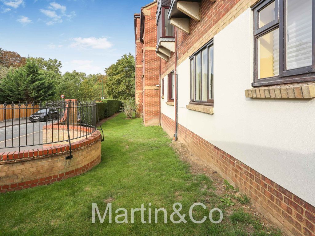 1 bed flat for sale in Kirk Rise, Sutton SM1, £180,000