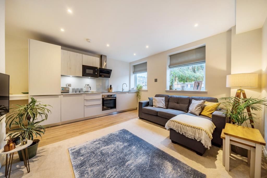 1 bed flat for sale in High Wycombe, Buckinghamshire HP12, £185,000