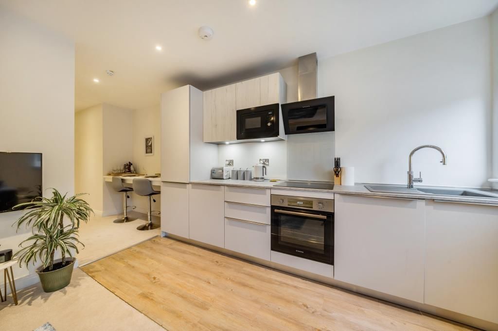 1 bed flat for sale in High Wycombe, Buckinghamshire HP12, £185,000