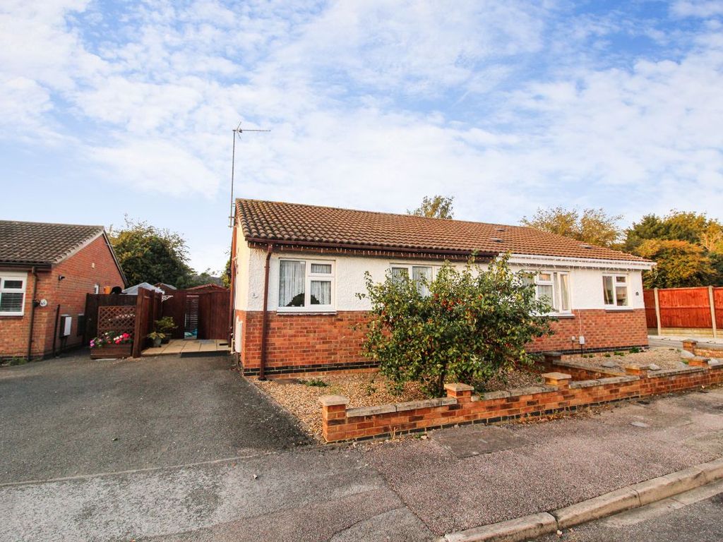 2 bed bungalow for sale in Tinsley Close, Clapham, Bedford MK41, £250,000