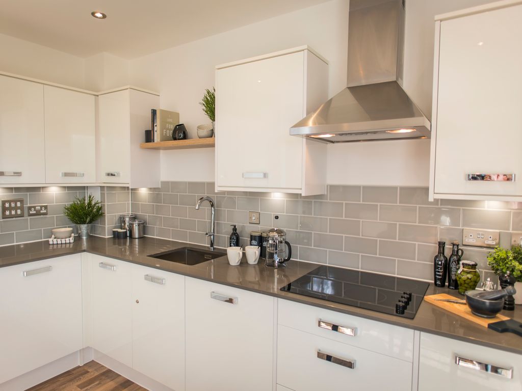2 bed flat for sale in Vawser Way, Cambridge CB2, £300,000