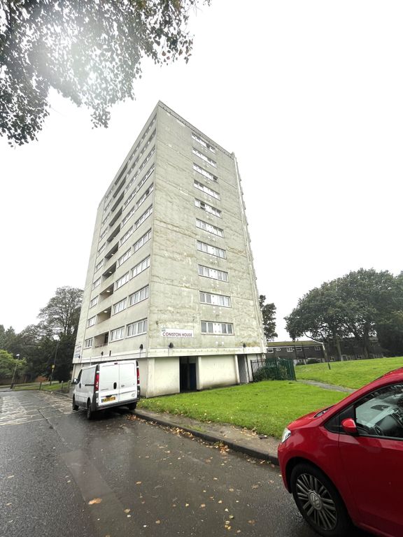 2 bed flat for sale in Coniston House, Bantock Way, Birmingham B17, £130,000