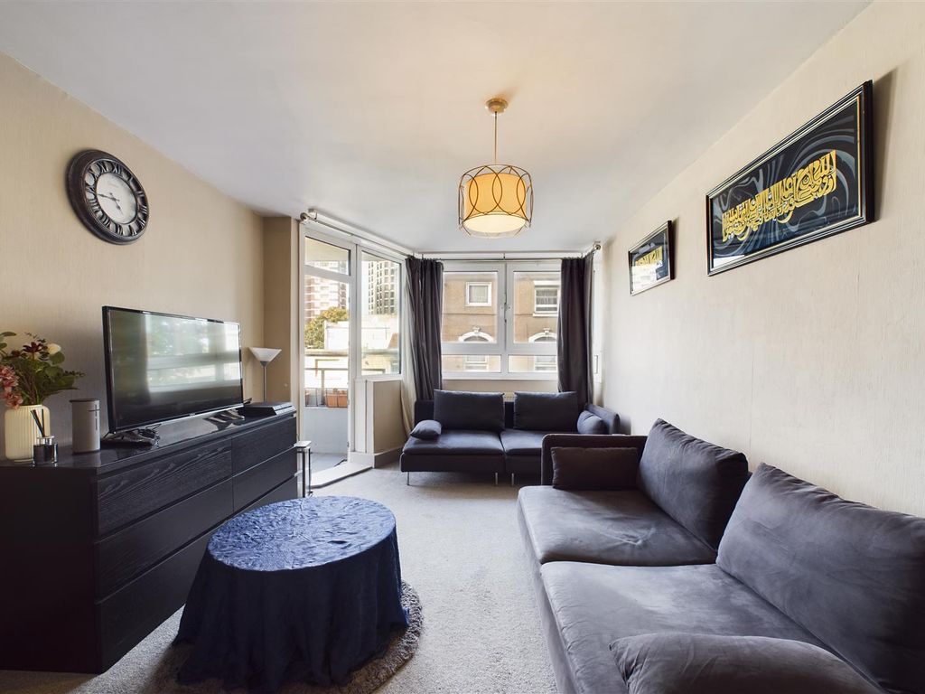2 bed flat for sale in Victoria Point, Victoria Road, London E13, £240,000