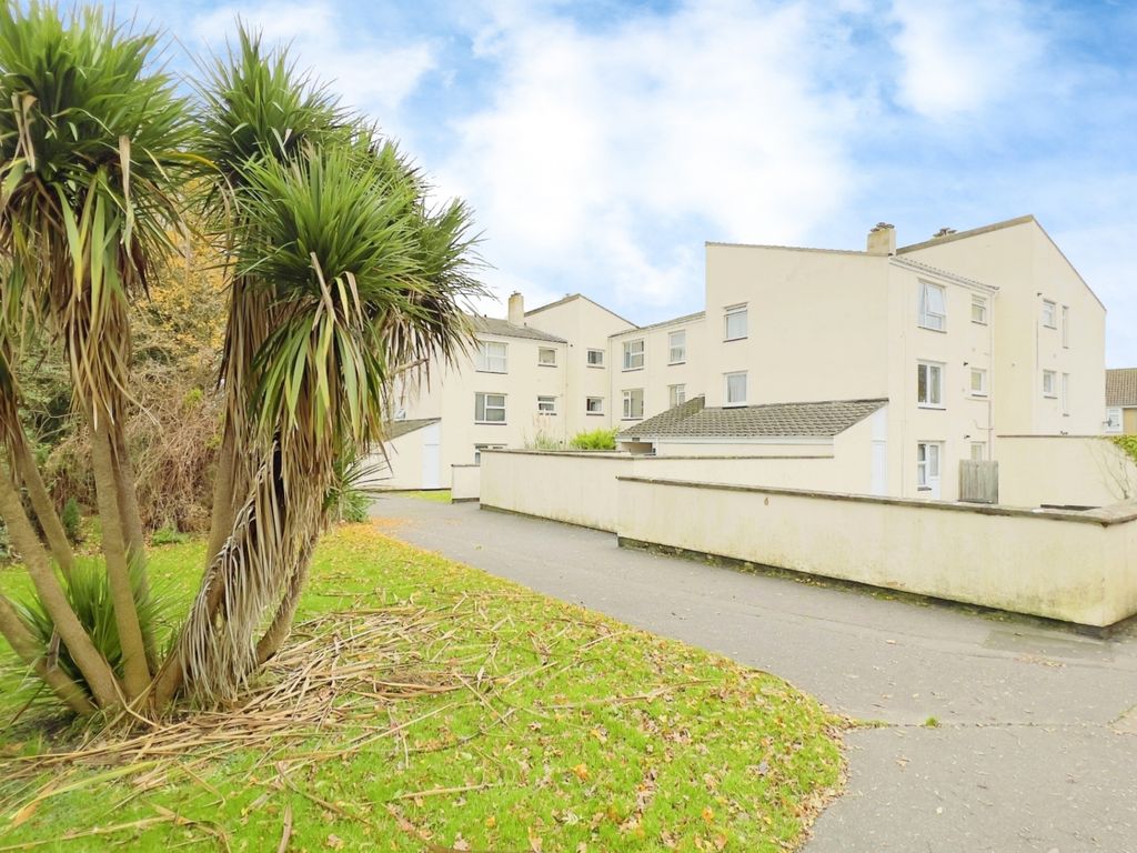 1 bed flat for sale in Oak Court, Whitchurch BS14, £150,000