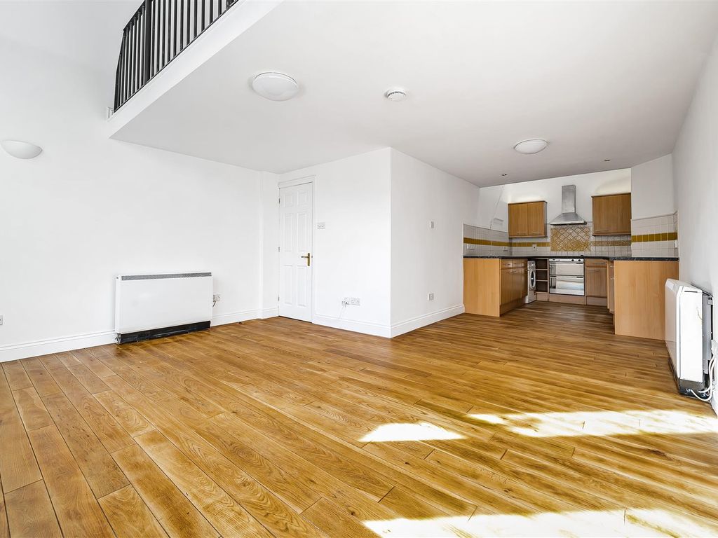 1 bed flat for sale in Gosbrook Road, Caversham, Reading RG4, £275,000