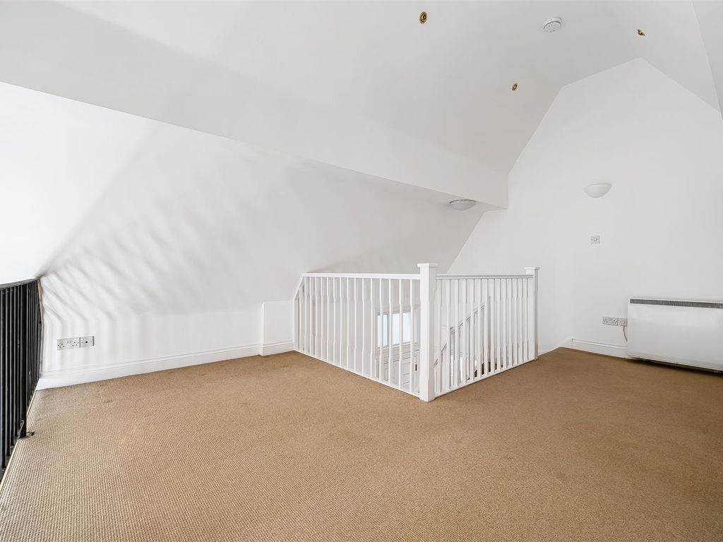 1 bed flat for sale in Gosbrook Road, Caversham, Reading RG4, £275,000