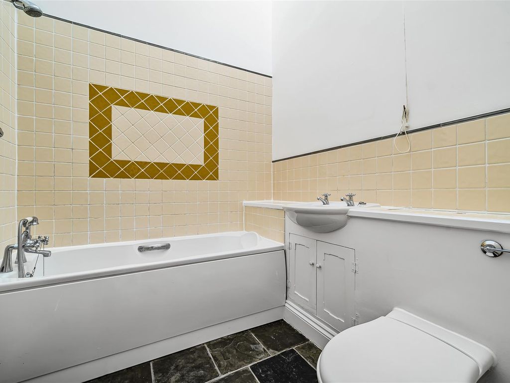 1 bed flat for sale in Gosbrook Road, Caversham, Reading RG4, £275,000