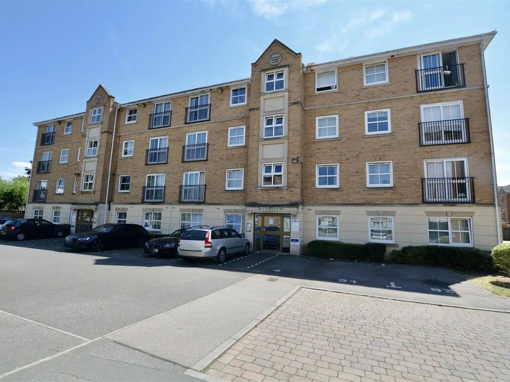 1 bed flat for sale in Lion Court, Southbridge, Northampton NN4, £124,995