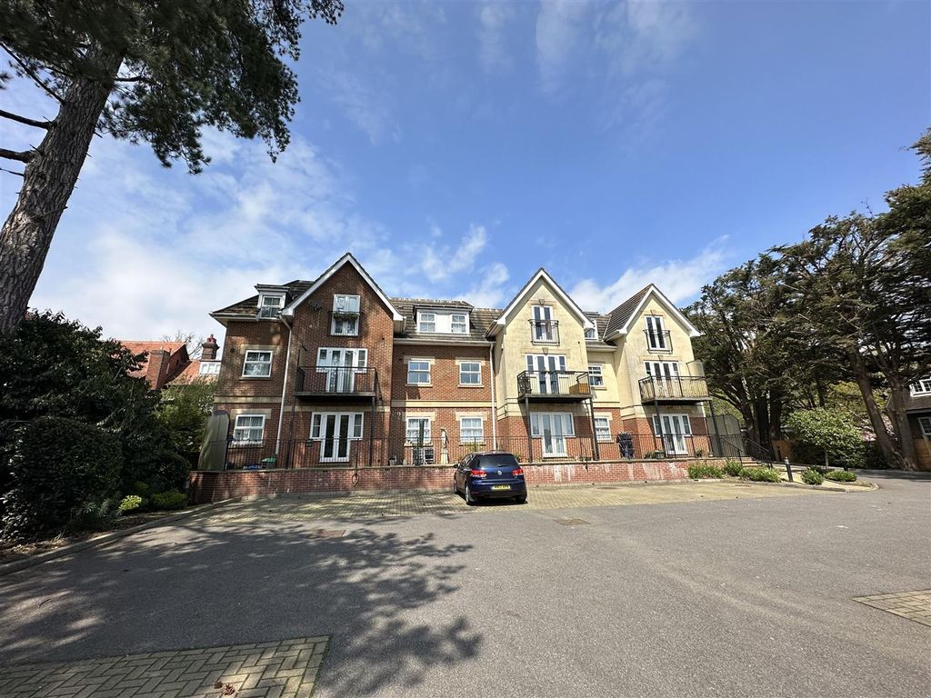 2 bed flat for sale in York House, The Avenue, Fareham PO14, £185,000