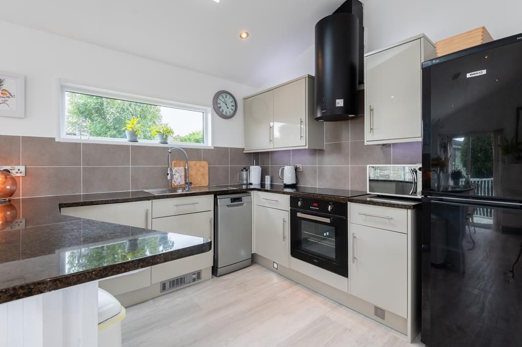 2 bed property for sale in St. Andrews KY16, £150,000