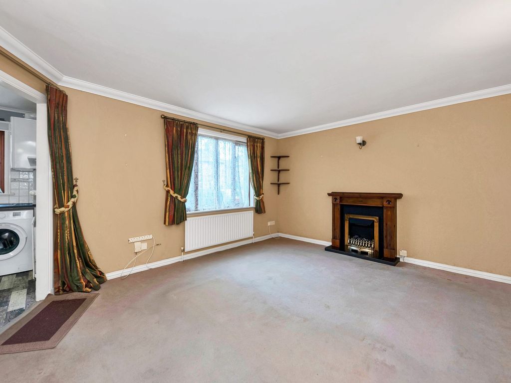 1 bed maisonette for sale in Gower Road, The Ashes SG8, £185,000