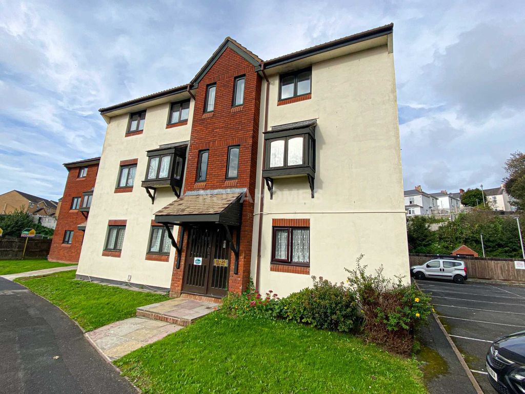 1 bed flat for sale in Finch Close, Laira, Plymouth PL3, £85,000