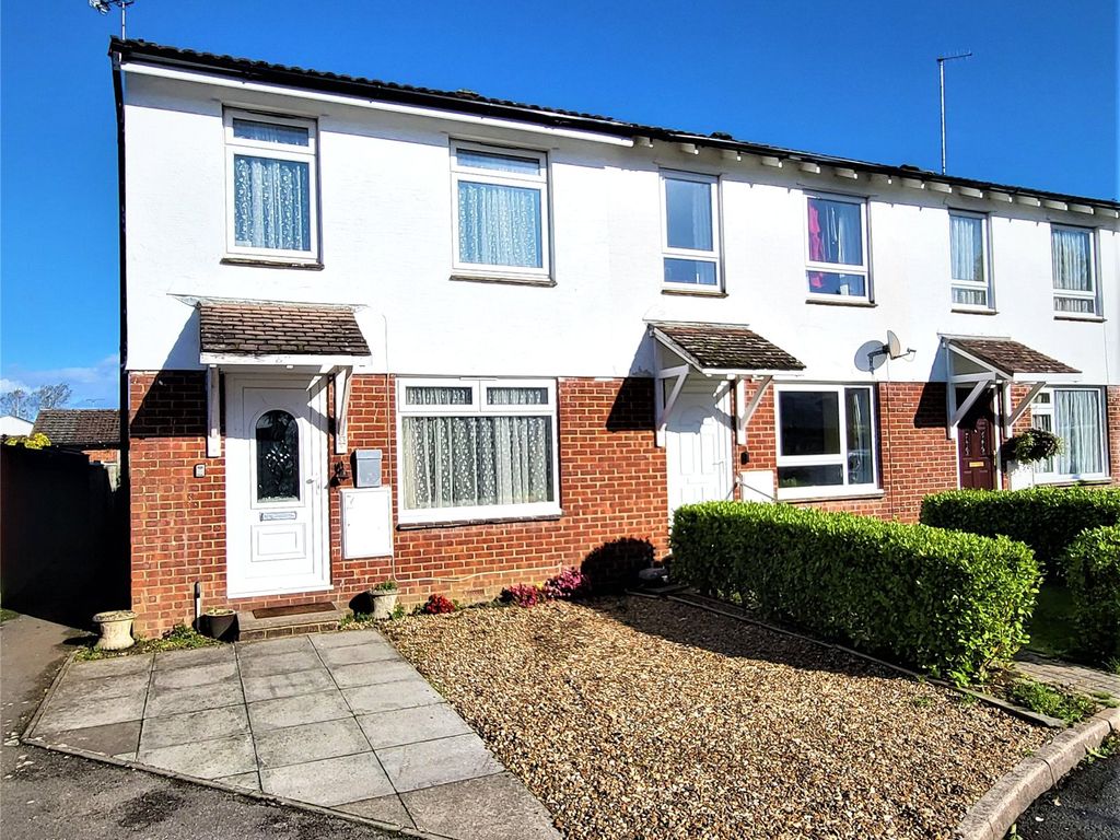 3 bed end terrace house for sale in Kingfisher Way, Ringwood, Hampshire BH24, £282,500
