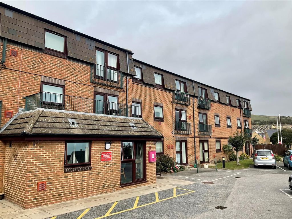 2 bed flat for sale in Kingsford Court, Coombe Valley Road, Dover CT17, £135,000