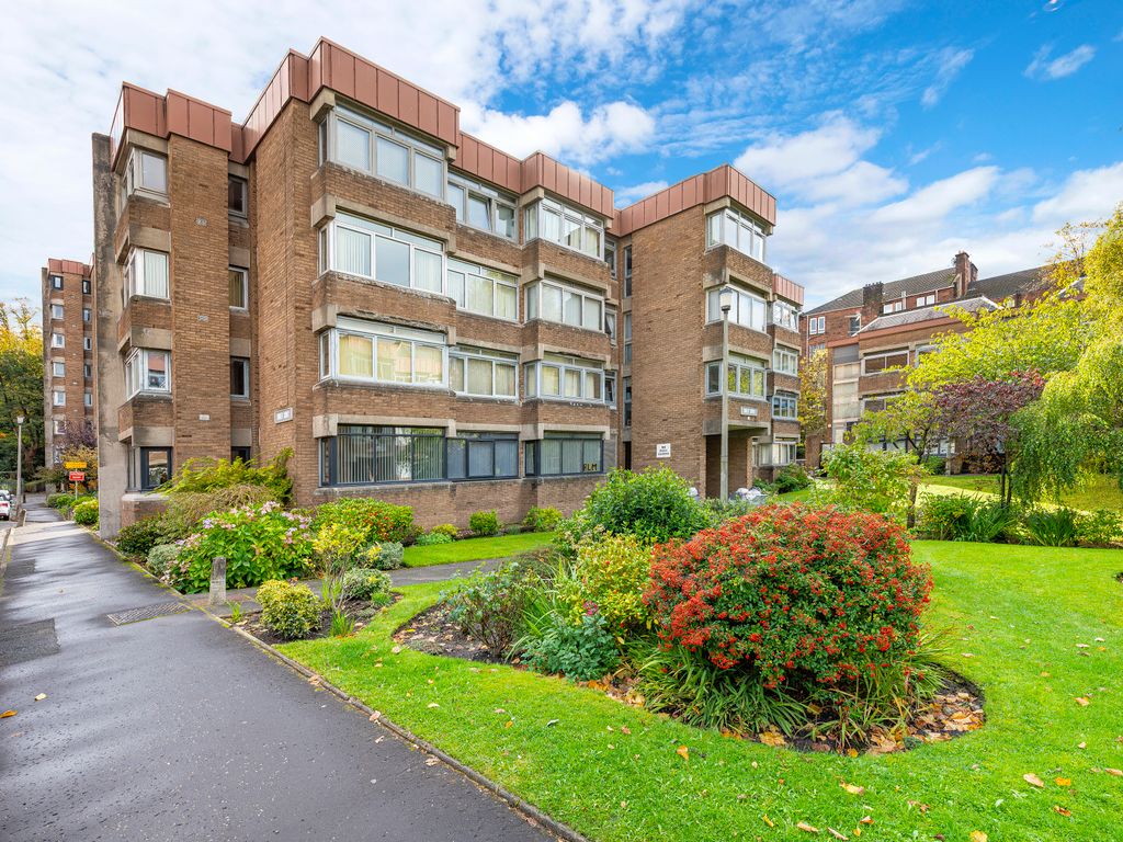 1 bed flat for sale in Lethington Avenue, Shawlands, Glasgow G41, £68,000