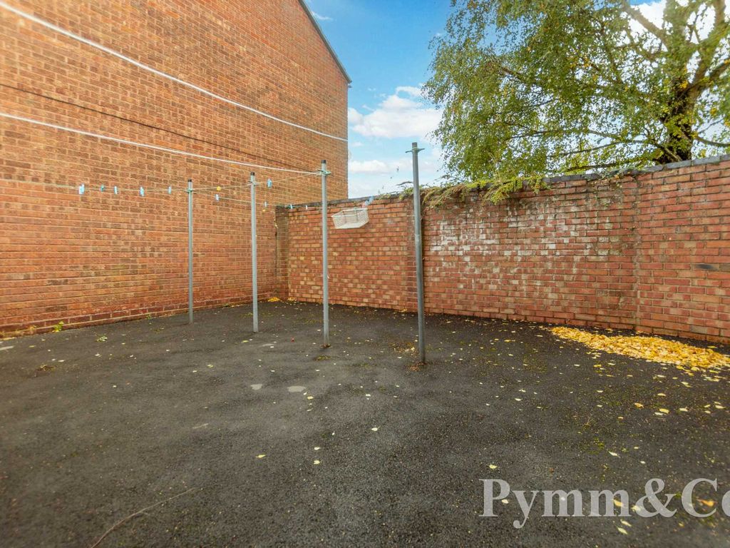 1 bed flat for sale in Desmond Drive, Old Catton NR6, £120,000