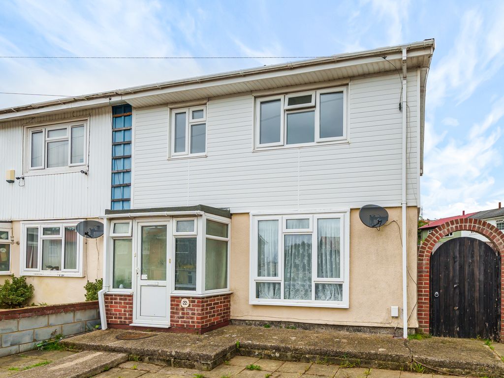 3 bed end terrace house for sale in Colesbourne Road, Cosham, Portsmouth PO6, £180,000