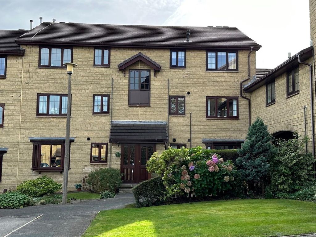 2 bed flat for sale in Tay Court, Eccleshill, Bradford BD2, £93,000
