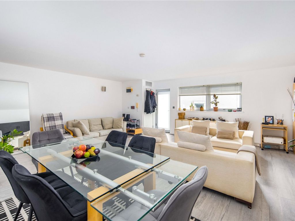 1 bed flat for sale in Sky Studios, 147 Albert Road, Royal Docks, London E16, £290,000