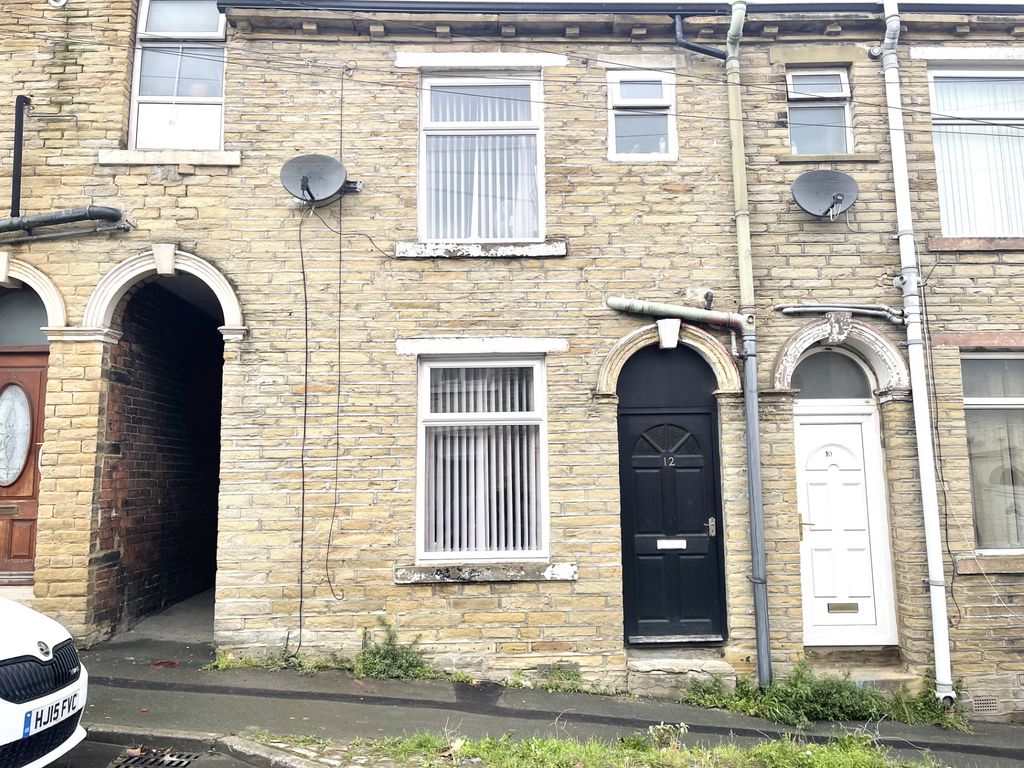 2 bed terraced house for sale in Alexandra Street, Bradford BD7, £90,000