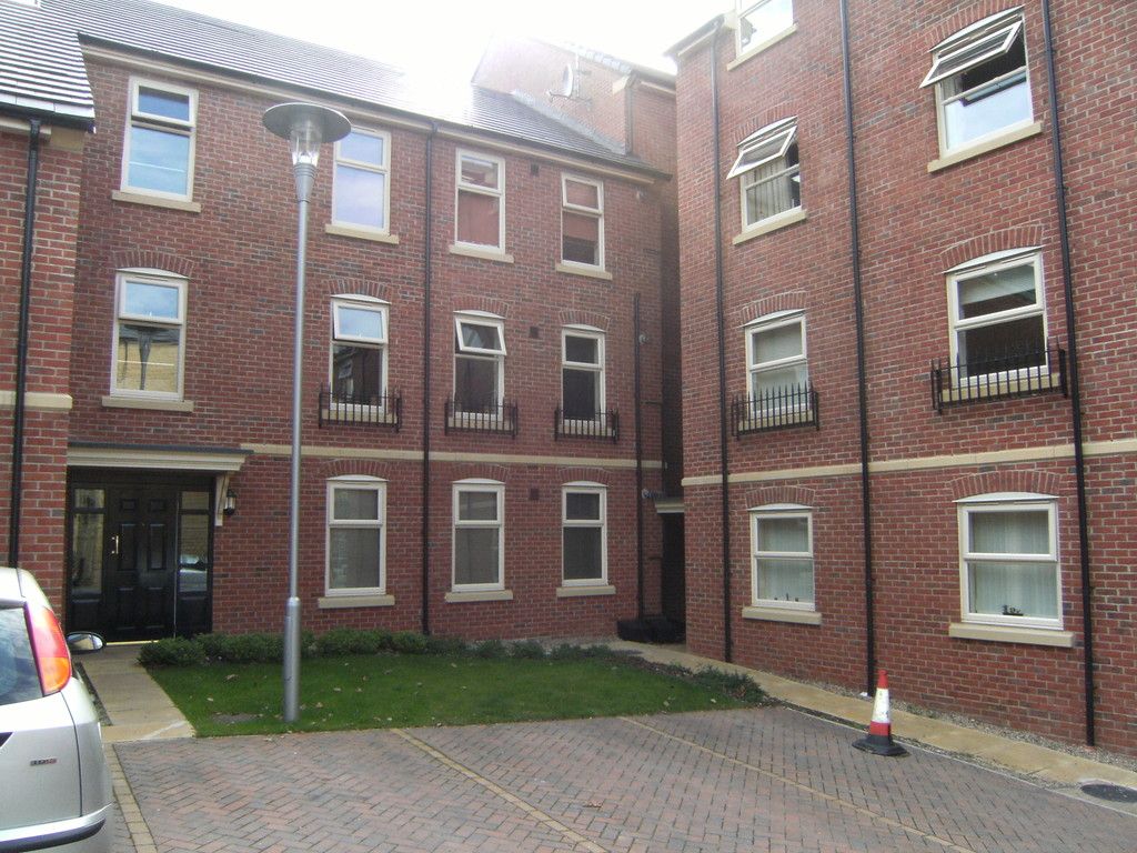2 bed flat for sale in Woodseats Mews, Sheffield S8, £160,000