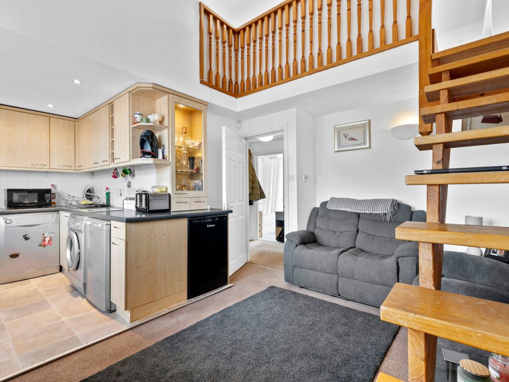 1 bed flat for sale in Ewell Road, Surbiton KT6, £310,000