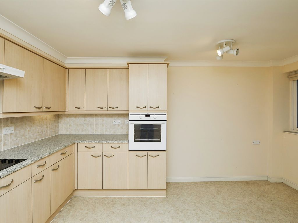 1 bed flat for sale in Kedleston Close, Belper DE56, £150,000