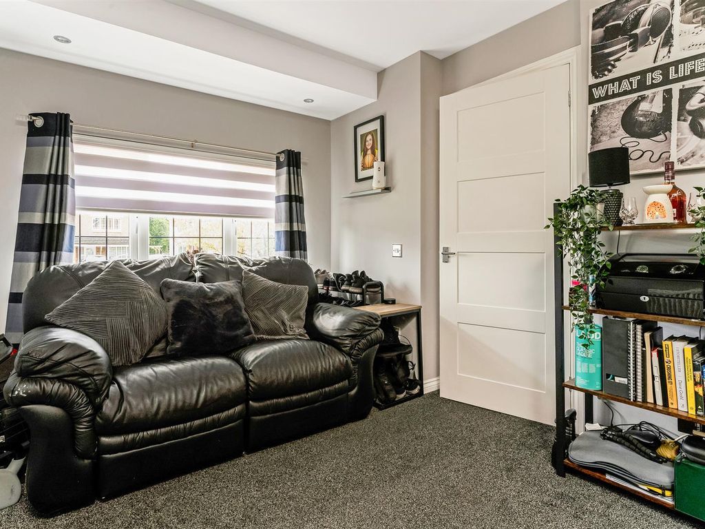 3 bed detached house for sale in Cumming Avenue, Carluke ML8, £198,000