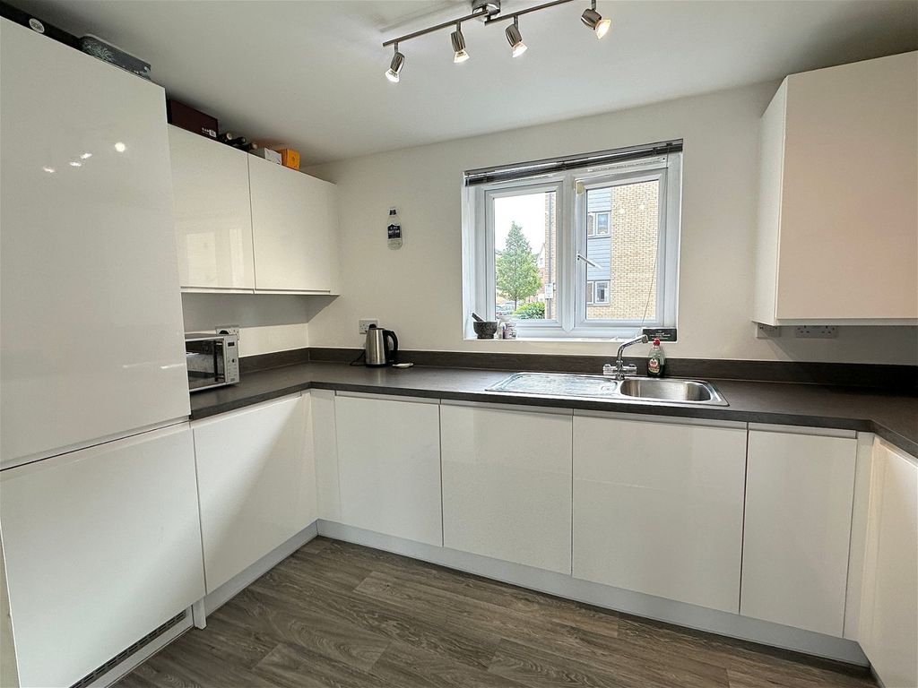2 bed flat for sale in Saw Mills Court, Northampton NN4, £165,000