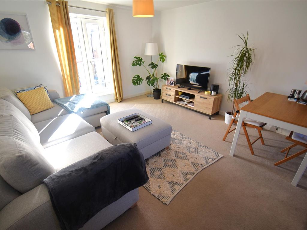 2 bed flat for sale in Inkerman Close, Bristol BS7, £250,000