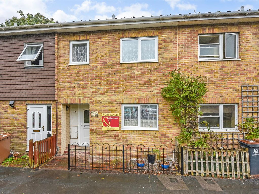 3 bed terraced house for sale in Launcelot Close, Andover SP10, £210,000