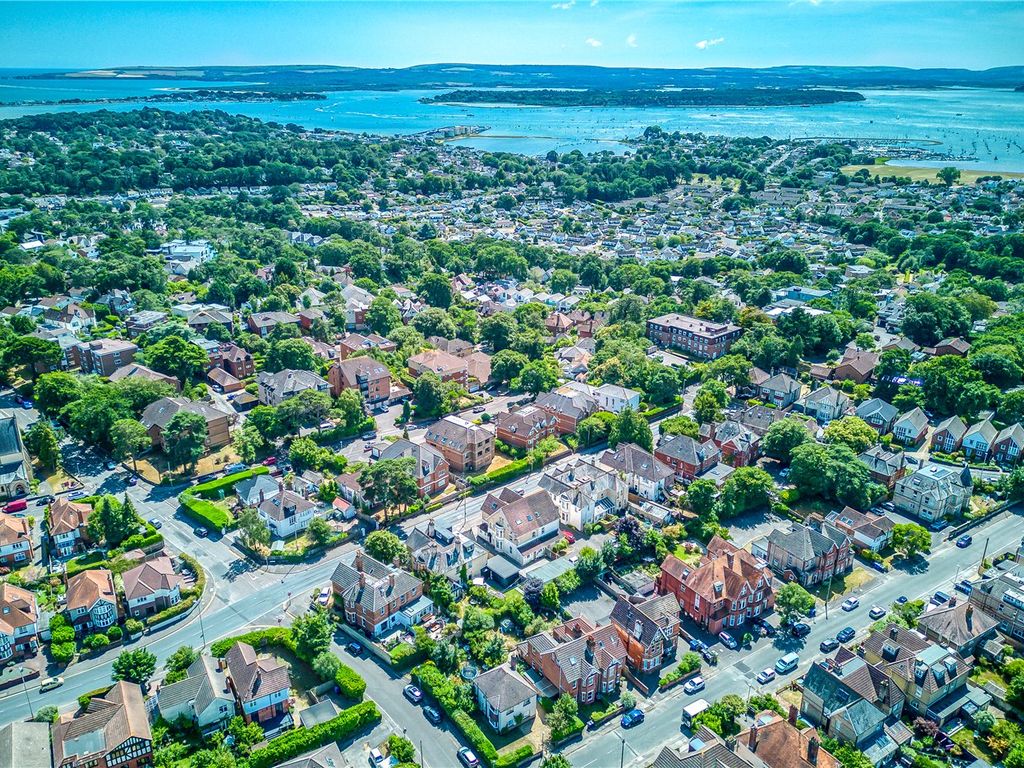 1 bed flat for sale in Balmoral Road, Poole BH14, £170,000