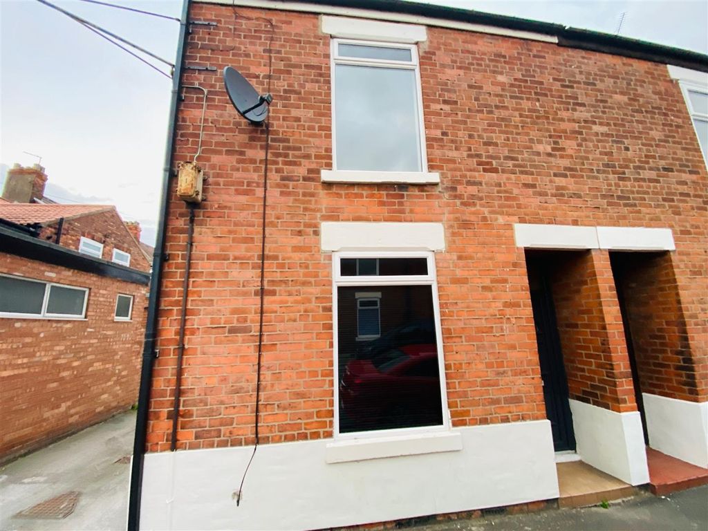 2 bed end terrace house for sale in Ebor Street, Selby YO8, £130,000