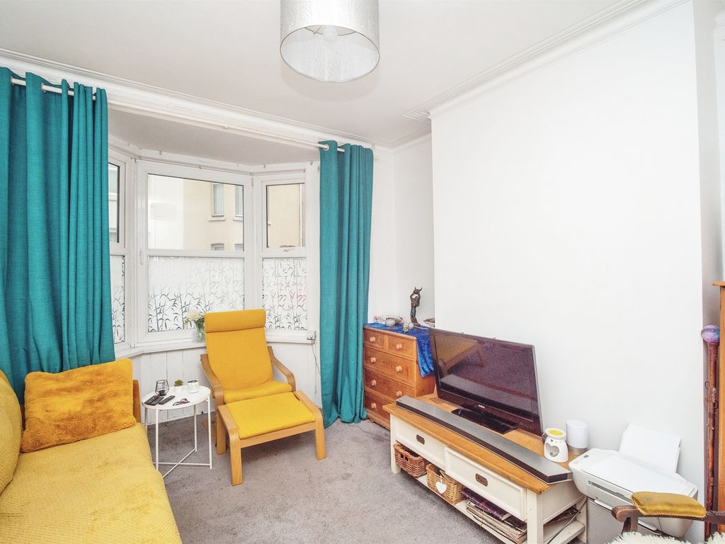 2 bed flat for sale in Channel View Road, Portland DT5, £160,000