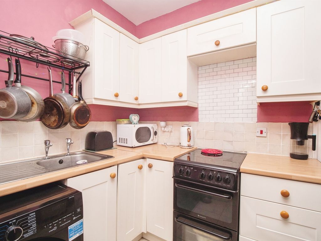 2 bed flat for sale in Channel View Road, Portland DT5, £160,000